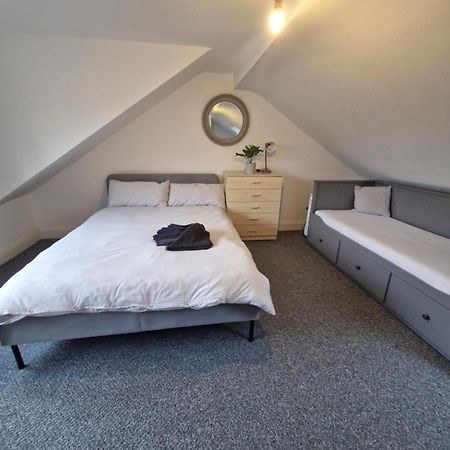 Lovely 3 Bedroom Serviced Apartment In Leytonstone Londýn Exteriér fotografie