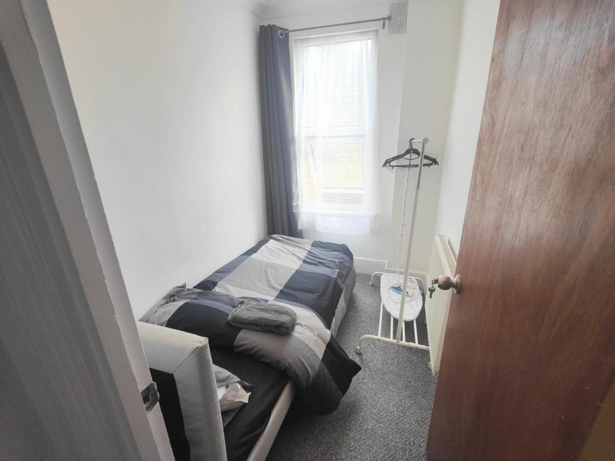 Lovely 3 Bedroom Serviced Apartment In Leytonstone Londýn Exteriér fotografie