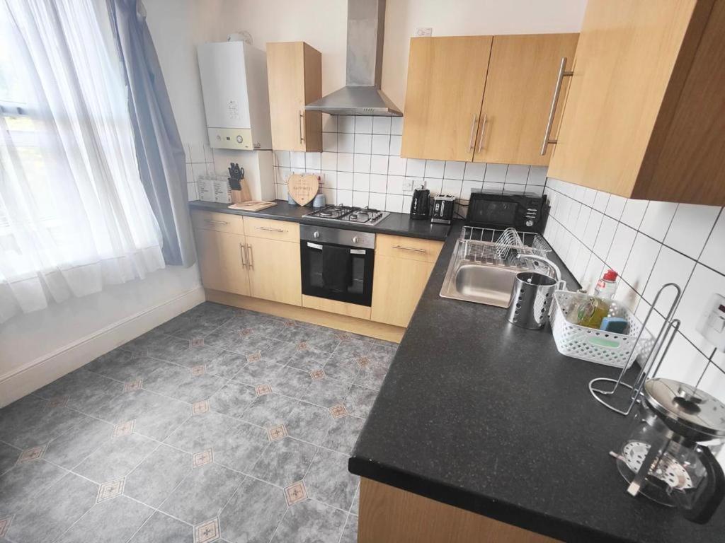 Lovely 3 Bedroom Serviced Apartment In Leytonstone Londýn Exteriér fotografie