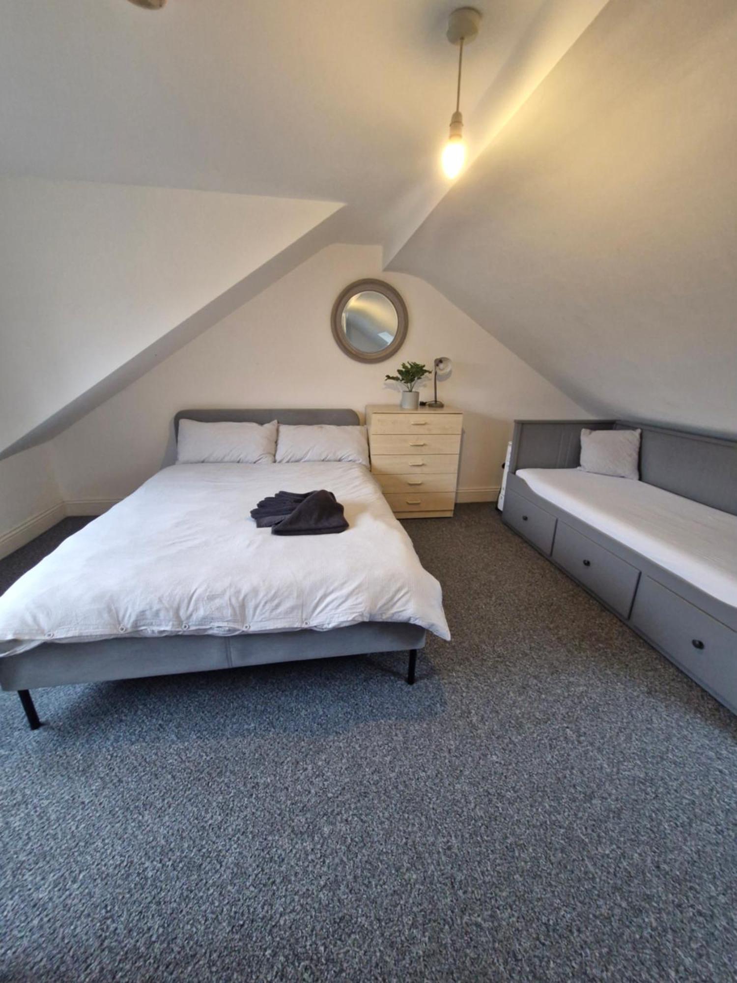 Lovely 3 Bedroom Serviced Apartment In Leytonstone Londýn Exteriér fotografie